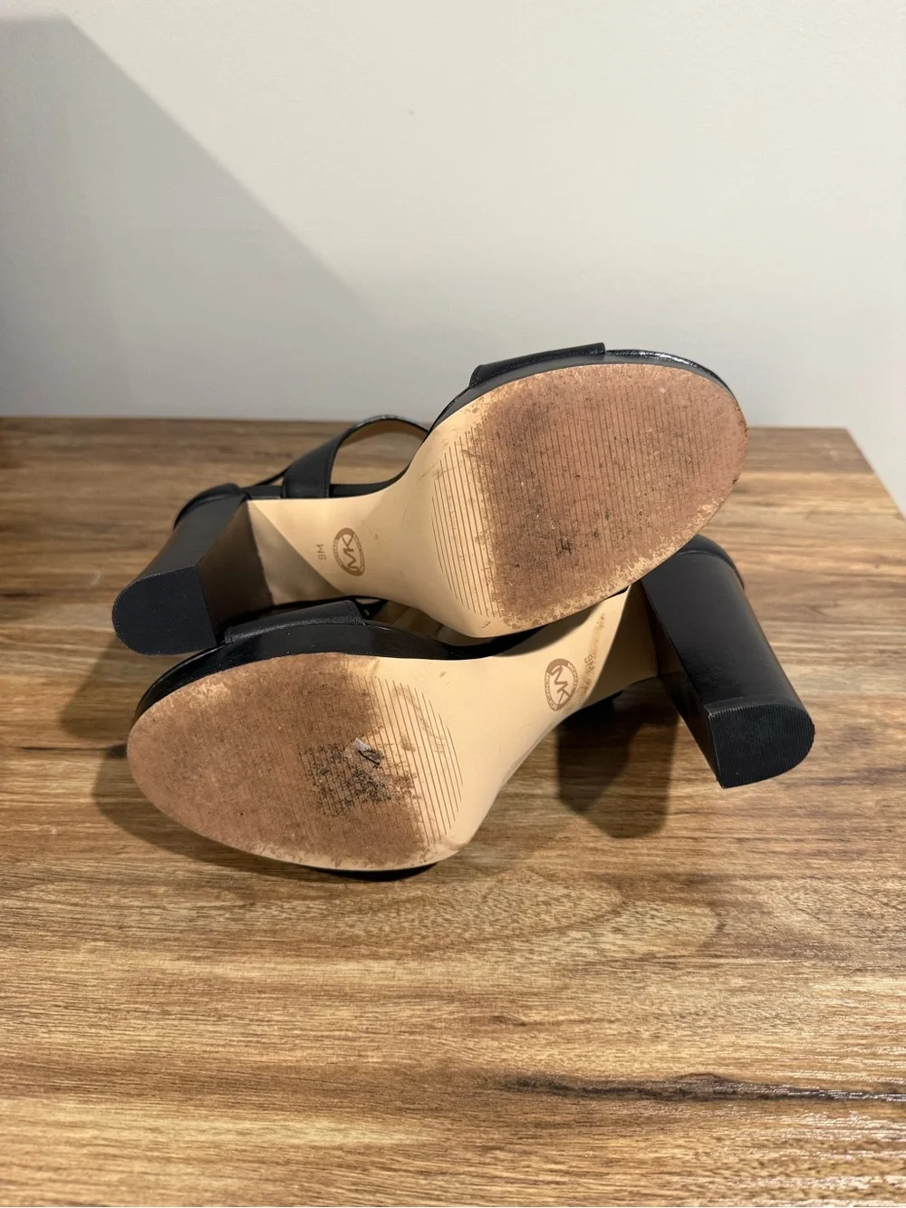 Michael Kors Black T-Strap Platform Block Heel Sandals Women’s 9 Gold Zip